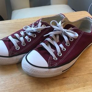 Converse Chuck Taylor’s Maroon low tops Ms6/Ws 8!